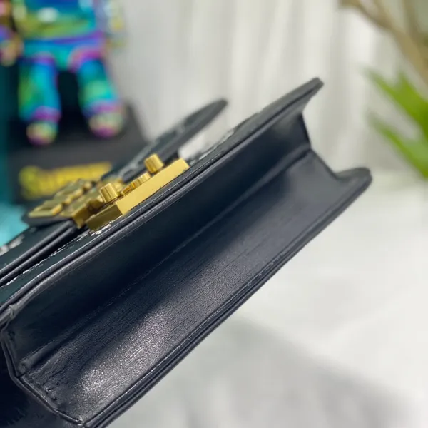 【DIOR 公式 旗艦店】ディオール ショルダーバッグ 当日出荷 好評に付き再入荷!24*16CM 【DIOR 公式 旗艦店】ディオール ショルダーバッグ 当日出荷 好評に付き再入荷!24*16CM