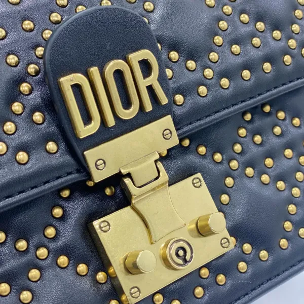 【DIOR 公式 旗艦店】ディオール ショルダーバッグ 当日出荷 好評に付き再入荷!24*16CM 【DIOR 公式 旗艦店】ディオール ショルダーバッグ 当日出荷 好評に付き再入荷!24*16CM
