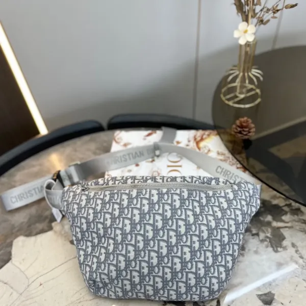 【DIOR 公式 旗艦店】 ディオール ウエストポーチ 当日出荷 好評に付き再入荷!23*18CM 【DIOR 公式 旗艦店】 ディオール ウエストポーチ 当日出荷 好評に付き再入荷!23*18CM