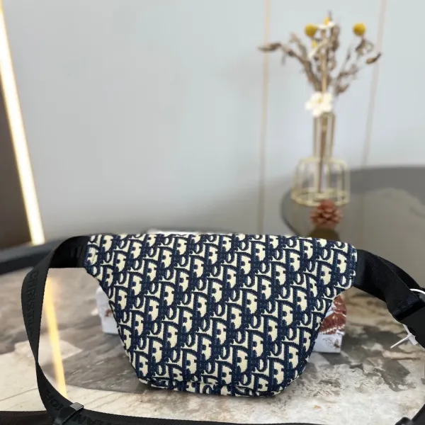 【DIOR 公式 旗艦店】 ディオール ウエストポーチ 当日出荷 好評に付き再入荷!23*18CM 【DIOR 公式 旗艦店】 ディオール ウエストポーチ 当日出荷 好評に付き再入荷!23*18CM