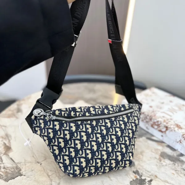 【DIOR 公式 旗艦店】 ディオール ウエストポーチ 当日出荷 好評に付き再入荷!23*18CM 【DIOR 公式 旗艦店】 ディオール ウエストポーチ 当日出荷 好評に付き再入荷!23*18CM