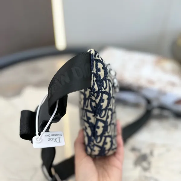 【DIOR 公式 旗艦店】 ディオール ウエストポーチ 当日出荷 好評に付き再入荷!23*18CM 【DIOR 公式 旗艦店】 ディオール ウエストポーチ 当日出荷 好評に付き再入荷!23*18CM