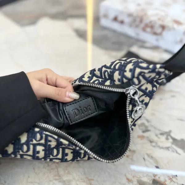 【DIOR 公式 旗艦店】 ディオール ウエストポーチ 当日出荷 好評に付き再入荷!23*18CM 【DIOR 公式 旗艦店】 ディオール ウエストポーチ 当日出荷 好評に付き再入荷!23*18CM