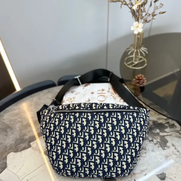 【DIOR 公式 旗艦店】 ディオール ウエストポーチ 当日出荷 好評に付き再入荷!23*18CM 【DIOR 公式 旗艦店】 ディオール ウエストポーチ 当日出荷 好評に付き再入荷!23*18CM