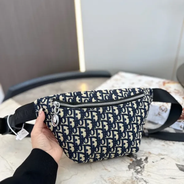 【DIOR 公式 旗艦店】 ディオール ウエストポーチ 当日出荷 好評に付き再入荷!23*18CM 【DIOR 公式 旗艦店】 ディオール ウエストポーチ 当日出荷 好評に付き再入荷!23*18CM