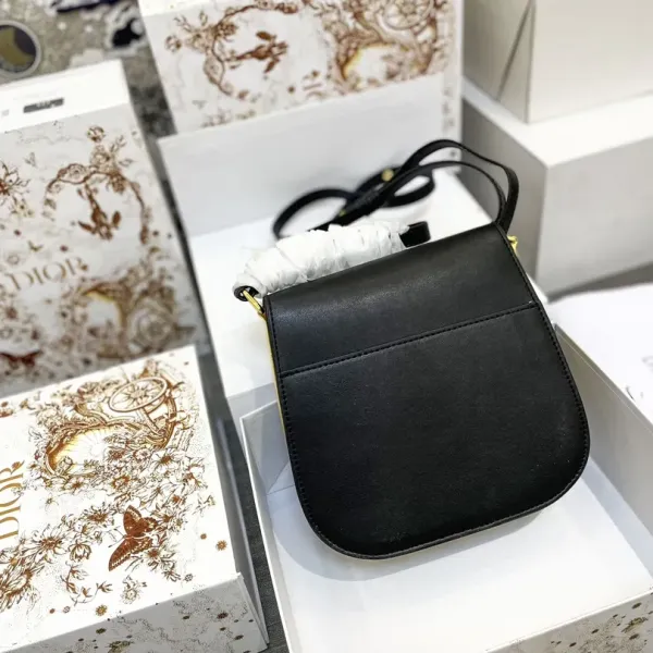【DIOR  公式旗艦店】 ディオール   ショルダーバッグ 当日出荷 好評に付き再入荷！20*20CM