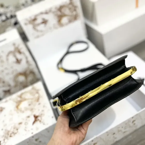 【DIOR  公式旗艦店】 ディオール   ショルダーバッグ 当日出荷 好評に付き再入荷！20*20CM