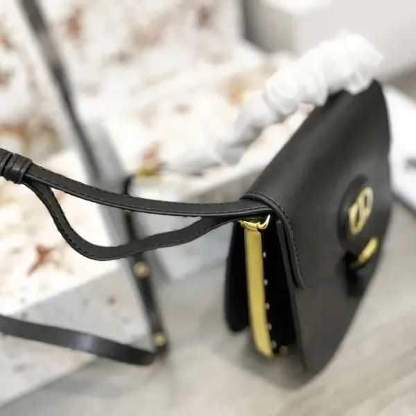 【DIOR  公式旗艦店】 ディオール   ショルダーバッグ 当日出荷 好評に付き再入荷！20*20CM