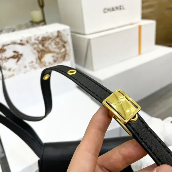 【DIOR  公式旗艦店】 ディオール   ショルダーバッグ 当日出荷 好評に付き再入荷！20*20CM