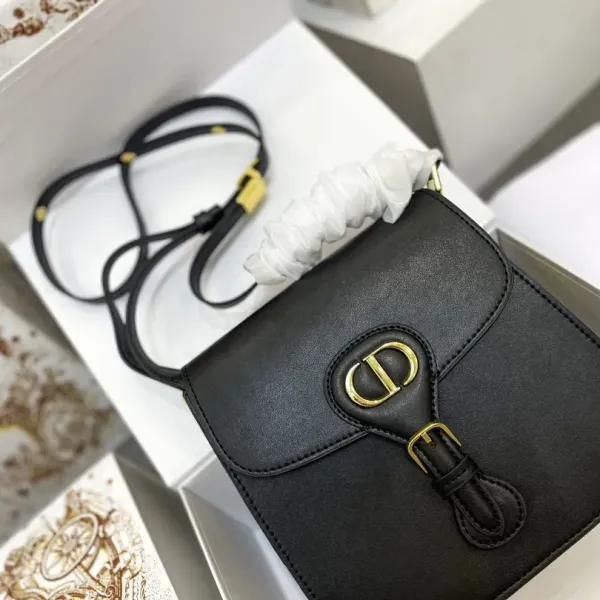 【DIOR  公式旗艦店】 ディオール   ショルダーバッグ 当日出荷 好評に付き再入荷！20*20CM