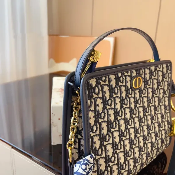 【DIOR  公式 旗艦店】ディオール   ショルダーバッグ 当日出荷 好評に付き再入荷！26*6*20CM