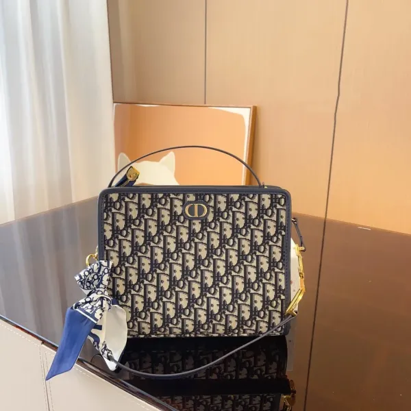 【DIOR  公式 旗艦店】ディオール   ショルダーバッグ 当日出荷 好評に付き再入荷！26*6*20CM