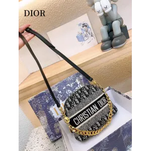 【DIOR 公式 旗艦店】ディオール ショルダーバッグ 当日出荷 好評に付き再入荷!21*16CM 【DIOR 公式 旗艦店】ディオール ショルダーバッグ 当日出荷 好評に付き再入荷!21*16CM