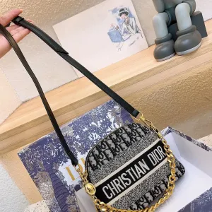 【DIOR 公式 旗艦店】ディオール ショルダーバッグ 当日出荷 好評に付き再入荷!21*16CM 【DIOR 公式 旗艦店】ディオール ショルダーバッグ 当日出荷 好評に付き再入荷!21*16CM