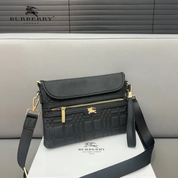 【BURBERRY 公式旗艦店】バーバリー 斜めがけバッグ 当日出荷 好評に付き再入荷!30*20CM 【BURBERRY 公式旗艦店】バーバリー 斜めがけバッグ 当日出荷 好評に付き再入荷!30*20CM