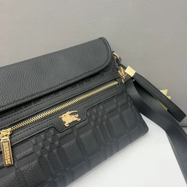 【BURBERRY 公式旗艦店】バーバリー 斜めがけバッグ 当日出荷 好評に付き再入荷!30*20CM 【BURBERRY 公式旗艦店】バーバリー 斜めがけバッグ 当日出荷 好評に付き再入荷!30*20CM