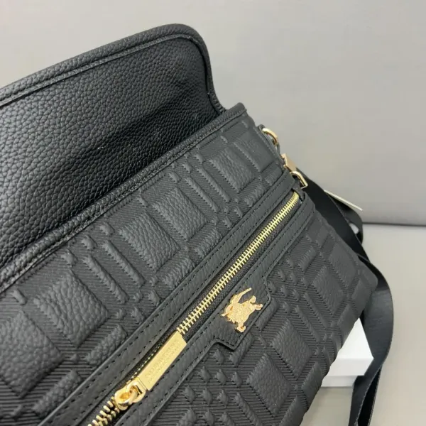 【BURBERRY 公式旗艦店】バーバリー 斜めがけバッグ 当日出荷 好評に付き再入荷!30*20CM 【BURBERRY 公式旗艦店】バーバリー 斜めがけバッグ 当日出荷 好評に付き再入荷!30*20CM