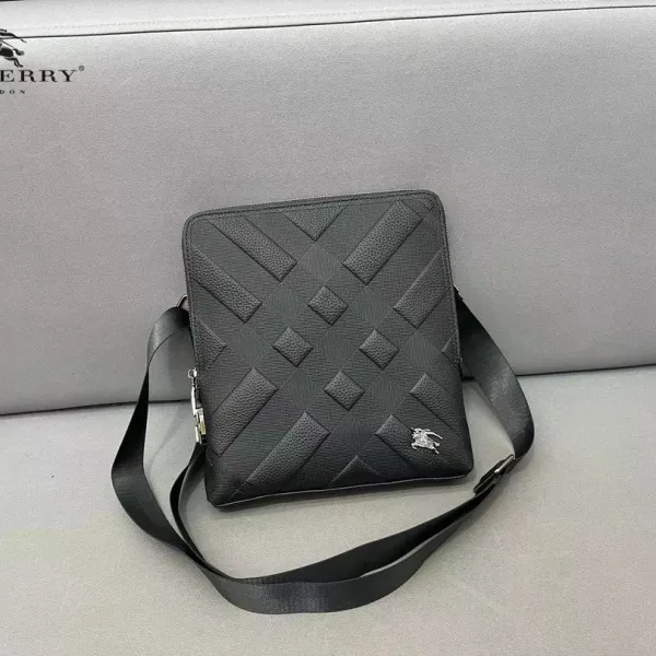 【BURBERRY 公式旗艦店】バーバリー 斜めがけバッグ 当日出荷 好評に付き再入荷!23*26CM 【BURBERRY 公式旗艦店】バーバリー 斜めがけバッグ 当日出荷 好評に付き再入荷!23*26CM