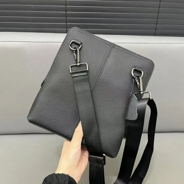【BURBERRY 公式旗艦店】バーバリー 斜めがけバッグ 当日出荷 好評に付き再入荷!23*26CM 【BURBERRY 公式旗艦店】バーバリー 斜めがけバッグ 当日出荷 好評に付き再入荷!23*26CM