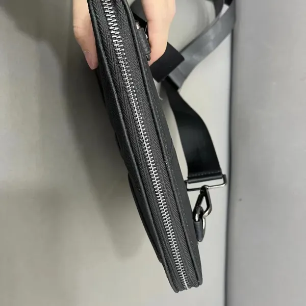 【BURBERRY 公式旗艦店】バーバリー 斜めがけバッグ 当日出荷 好評に付き再入荷!23*26CM 【BURBERRY 公式旗艦店】バーバリー 斜めがけバッグ 当日出荷 好評に付き再入荷!23*26CM