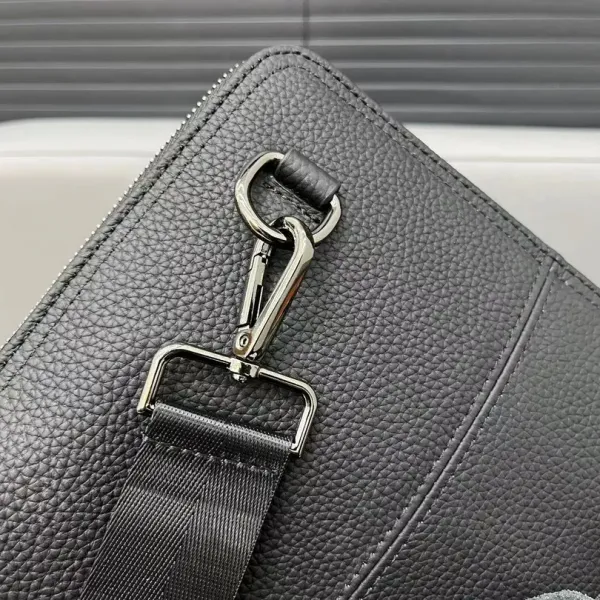 【BURBERRY 公式旗艦店】バーバリー 斜めがけバッグ 当日出荷 好評に付き再入荷!23*26CM 【BURBERRY 公式旗艦店】バーバリー 斜めがけバッグ 当日出荷 好評に付き再入荷!23*26CM