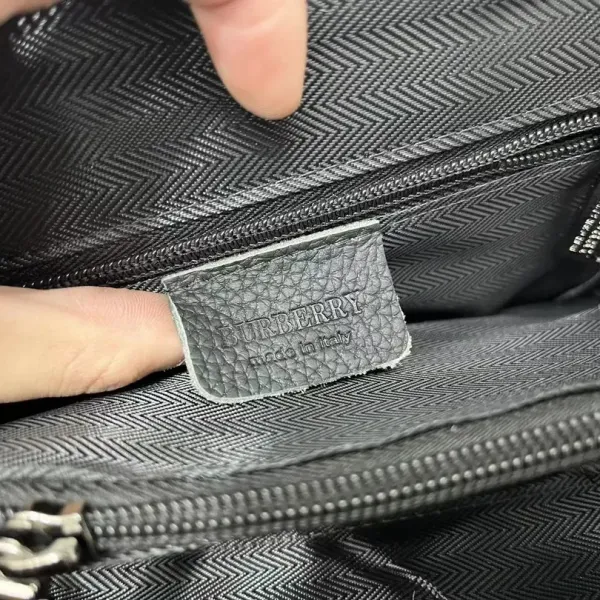 【BURBERRY 公式旗艦店】バーバリー 斜めがけバッグ 当日出荷 好評に付き再入荷!23*26CM 【BURBERRY 公式旗艦店】バーバリー 斜めがけバッグ 当日出荷 好評に付き再入荷!23*26CM