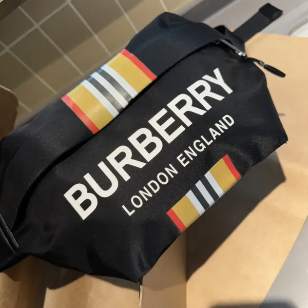 【BURBERRY 公式旗艦店】バーバリー 胸ポケット 当日出荷 好評に付き再入荷!27CM 【BURBERRY 公式旗艦店】バーバリー 胸ポケット 当日出荷 好評に付き再入荷!27CM
