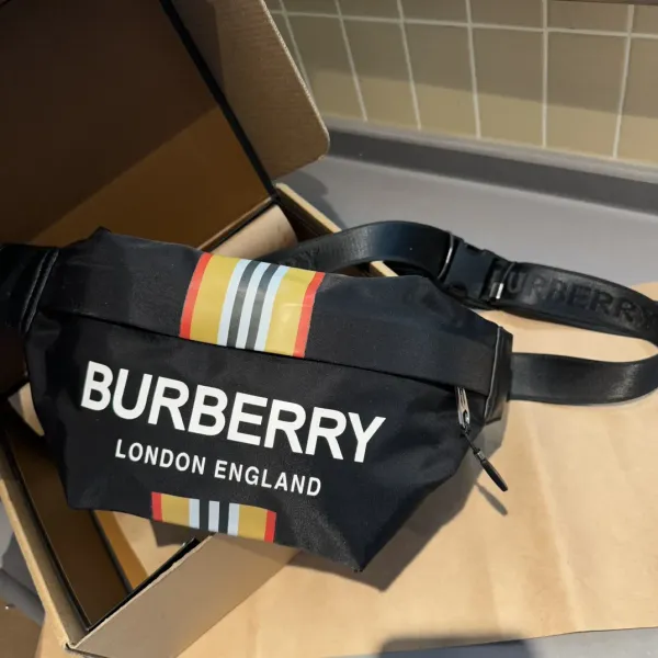 【BURBERRY 公式旗艦店】バーバリー 胸ポケット 当日出荷 好評に付き再入荷!27CM 【BURBERRY 公式旗艦店】バーバリー 胸ポケット 当日出荷 好評に付き再入荷!27CM