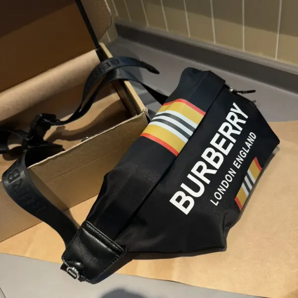 【BURBERRY 公式旗艦店】バーバリー 胸ポケット 当日出荷 好評に付き再入荷!27CM 【BURBERRY 公式旗艦店】バーバリー 胸ポケット 当日出荷 好評に付き再入荷!27CM