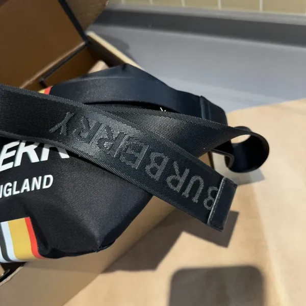 【BURBERRY 公式旗艦店】バーバリー 胸ポケット 当日出荷 好評に付き再入荷!27CM 【BURBERRY 公式旗艦店】バーバリー 胸ポケット 当日出荷 好評に付き再入荷!27CM