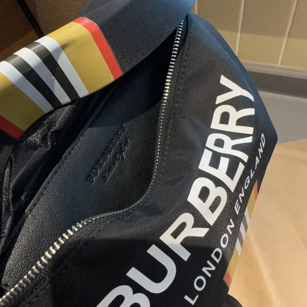 【BURBERRY 公式旗艦店】バーバリー 胸ポケット 当日出荷 好評に付き再入荷!27CM 【BURBERRY 公式旗艦店】バーバリー 胸ポケット 当日出荷 好評に付き再入荷!27CM