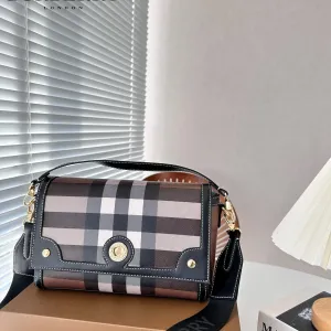 【BURBERRY 公式旗艦店】バーバリー 斜めがけバッグ当日出荷 好評に付き再入荷!24*15CM 【BURBERRY 公式旗艦店】バーバリー 斜めがけバッグ当日出荷 好評に付き再入荷!24*15CM