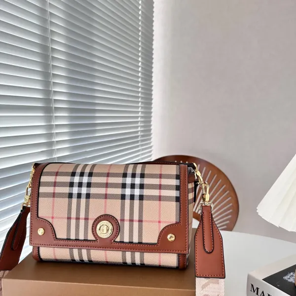 【BURBERRY 公式旗艦店】バーバリー 斜めがけバッグ当日出荷 好評に付き再入荷!24*15CM 【BURBERRY 公式旗艦店】バーバリー 斜めがけバッグ当日出荷 好評に付き再入荷!24*15CM