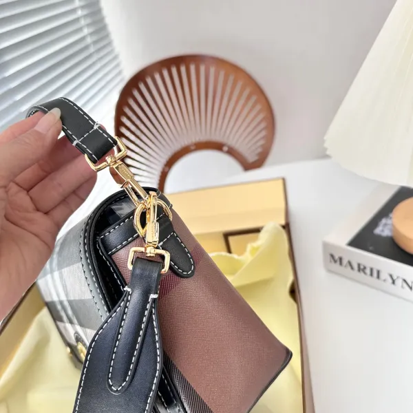 【BURBERRY 公式旗艦店】バーバリー 斜めがけバッグ当日出荷 好評に付き再入荷!24*15CM 【BURBERRY 公式旗艦店】バーバリー 斜めがけバッグ当日出荷 好評に付き再入荷!24*15CM