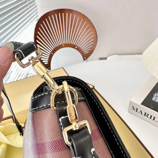 【BURBERRY 公式旗艦店】バーバリー 斜めがけバッグ当日出荷 好評に付き再入荷!24*15CM 【BURBERRY 公式旗艦店】バーバリー 斜めがけバッグ当日出荷 好評に付き再入荷!24*15CM