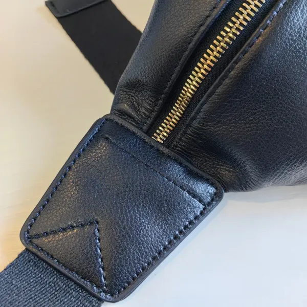 【BURBERRY 公式旗艦店】バーバリー 胸ポケット 当日出荷 好評に付き再入荷!21*18CM 【BURBERRY 公式旗艦店】バーバリー 胸ポケット 当日出荷 好評に付き再入荷!21*18CM