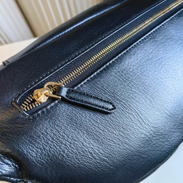 【BURBERRY 公式旗艦店】バーバリー 胸ポケット 当日出荷 好評に付き再入荷!21*18CM 【BURBERRY 公式旗艦店】バーバリー 胸ポケット 当日出荷 好評に付き再入荷!21*18CM