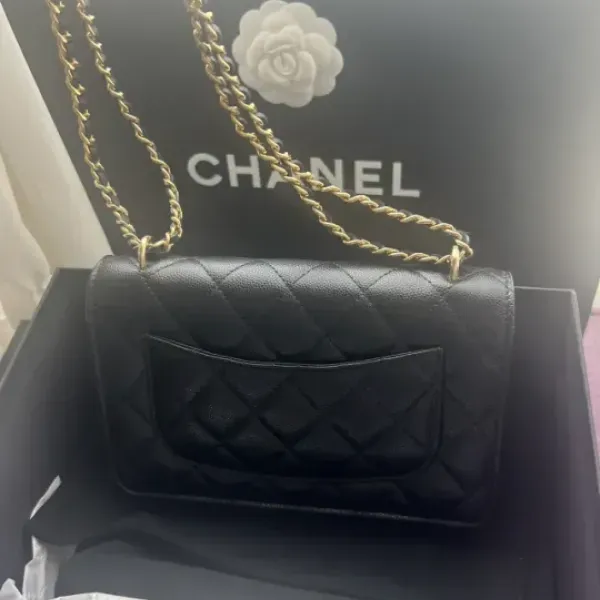 【2way/ポケット付き♪】CHANEL シャネル チェーンウォレット ミニバック 12.5 × 19 × 3.5CM  240920