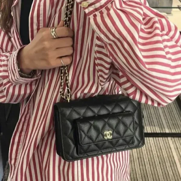 【2way/ポケット付き♪】CHANEL シャネル チェーンウォレット ミニバック 12.5 × 19 × 3.5CM  240920