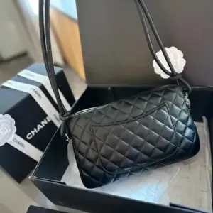 CHANEL 中古バッグ シャネル お宝級 康鵬カメラバッグ 27CM 240920 CHANEL 中古バッグ シャネル お宝級 康鵬カメラバッグ 27CM 240920
