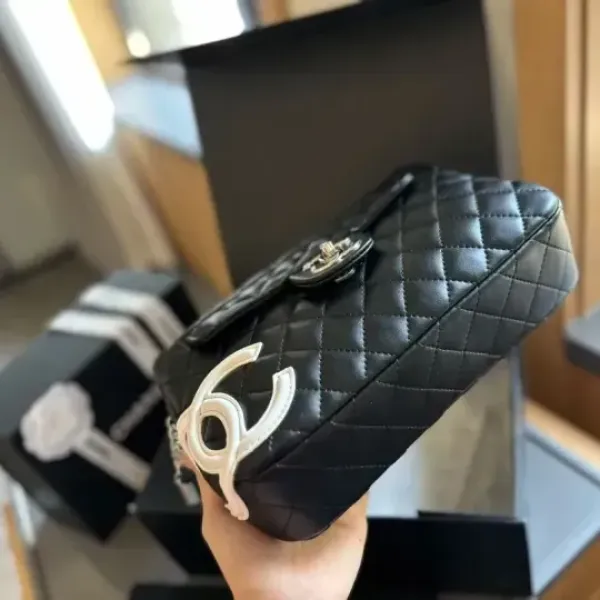 CHANEL 中古バッグ シャネル お宝級 康鵬カメラバッグ 27CM 240920 CHANEL 中古バッグ シャネル お宝級 康鵬カメラバッグ 27CM 240920