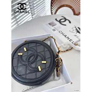 【CHANEL 公式旗艦店】シャネル  斜めがけバッグ 当日出荷 好評に付き再入荷！15*15CM