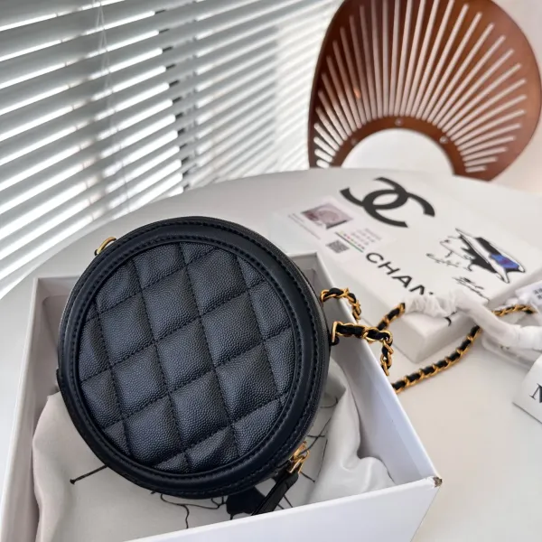 【CHANEL 公式旗艦店】シャネル 斜めがけバッグ 当日出荷 好評に付き再入荷!15*15CM 【CHANEL 公式旗艦店】シャネル 斜めがけバッグ 当日出荷 好評に付き再入荷!15*15CM