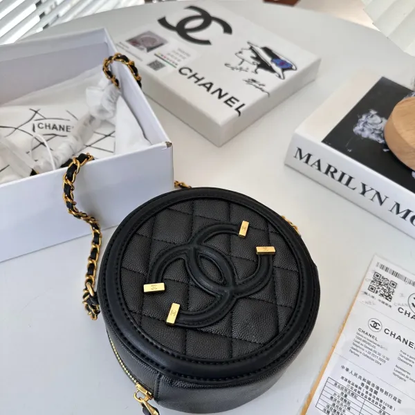 【CHANEL 公式旗艦店】シャネル 斜めがけバッグ 当日出荷 好評に付き再入荷!15*15CM 【CHANEL 公式旗艦店】シャネル 斜めがけバッグ 当日出荷 好評に付き再入荷!15*15CM