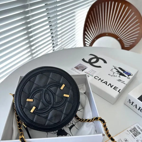 【CHANEL 公式旗艦店】シャネル 斜めがけバッグ 当日出荷 好評に付き再入荷!15*15CM 【CHANEL 公式旗艦店】シャネル 斜めがけバッグ 当日出荷 好評に付き再入荷!15*15CM