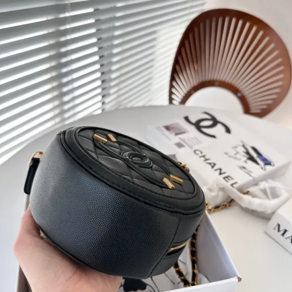 【CHANEL 公式旗艦店】シャネル 斜めがけバッグ 当日出荷 好評に付き再入荷!15*15CM 【CHANEL 公式旗艦店】シャネル 斜めがけバッグ 当日出荷 好評に付き再入荷!15*15CM