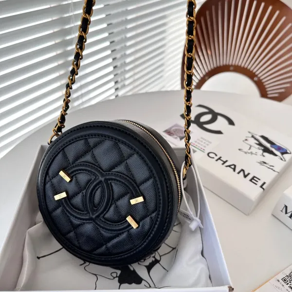 【CHANEL 公式旗艦店】シャネル 斜めがけバッグ 当日出荷 好評に付き再入荷!15*15CM 【CHANEL 公式旗艦店】シャネル 斜めがけバッグ 当日出荷 好評に付き再入荷!15*15CM