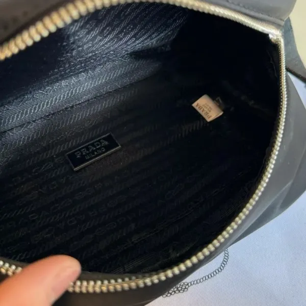 【PRADA 公式 旗艦店】プラダ 斜めがけバッグ 当日出荷 好評に付き再入荷!24*15CM 240719 【PRADA 公式 旗艦店】プラダ 斜めがけバッグ 当日出荷 好評に付き再入荷!24*15CM 240719