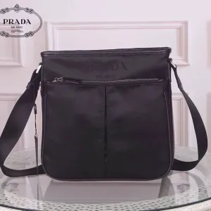 【PRADA 公式旗艦店】プラダ 斜めがけバッグ 当日出荷 好評に付き再入荷!26*26*7CM 【PRADA 公式旗艦店】プラダ 斜めがけバッグ 当日出荷 好評に付き再入荷!26*26*7CM