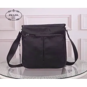 【PRADA 公式旗艦店】プラダ 斜めがけバッグ 当日出荷 好評に付き再入荷!26*26*7CM 【PRADA 公式旗艦店】プラダ 斜めがけバッグ 当日出荷 好評に付き再入荷!26*26*7CM